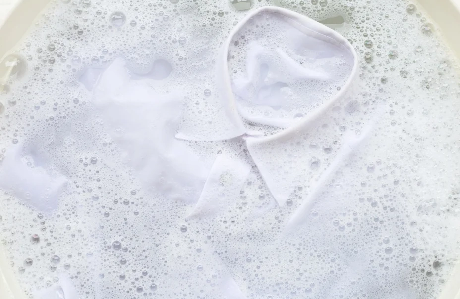 Как отбелить пожелтевшие белые вещи в домашних условиях - фото 2