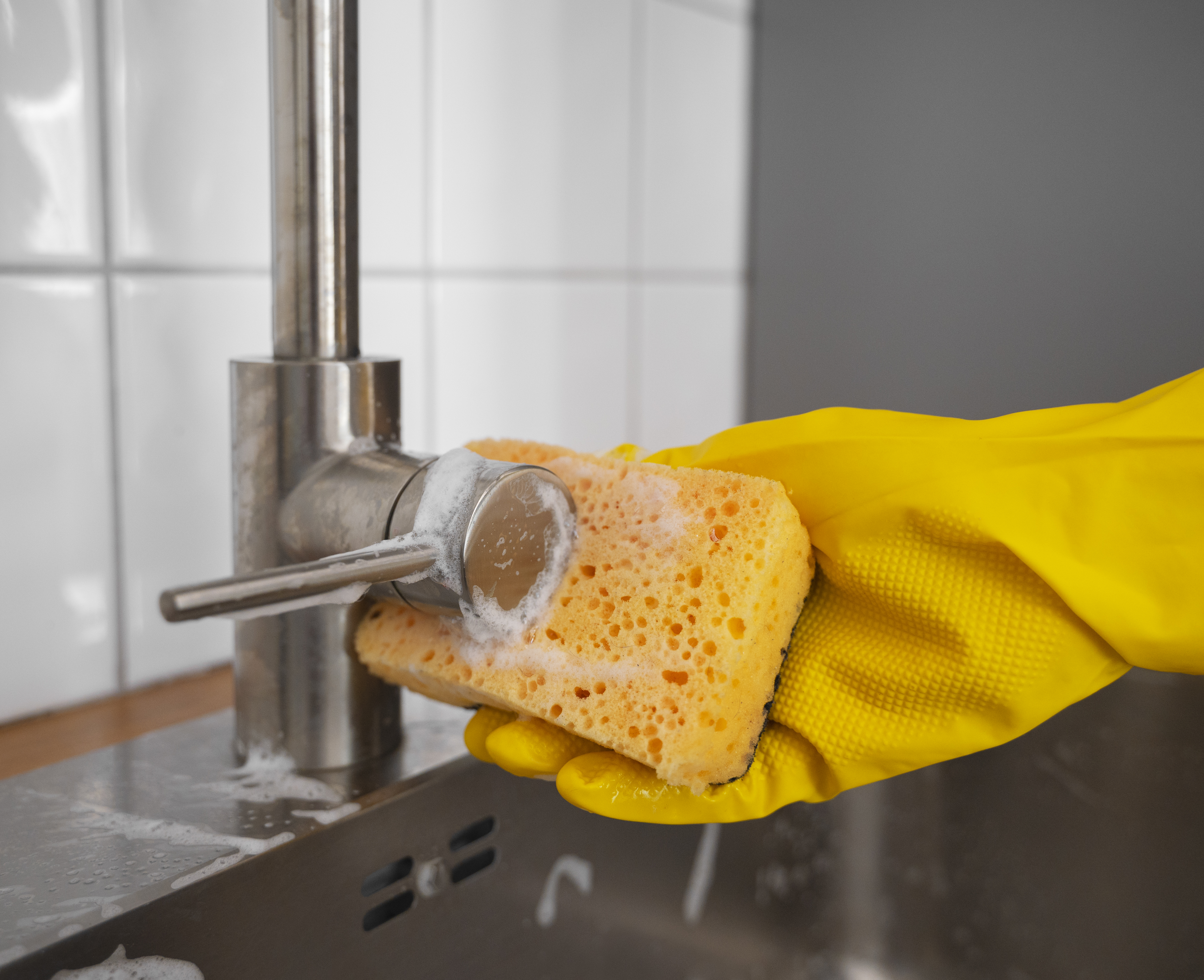 Почему известковый налёт и ржавчина образуются на сантехнике - Фото: wecasa.co.uk